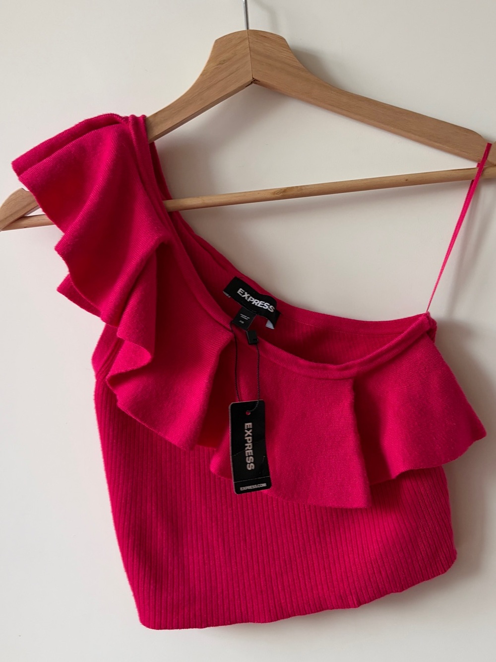 BNWT Express Hot Pink One-Shoulder Ruffle Crop Top - Picture 3 of 11
